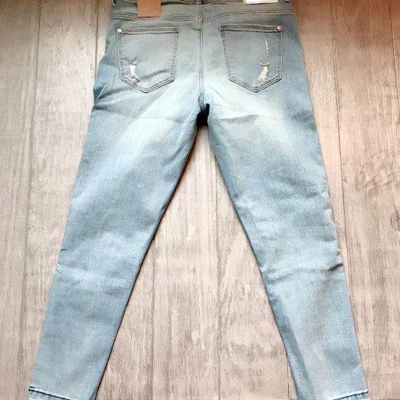 ZARA Mid-rise Jeans: Blue, US 8,10,12/EUR 40,42.44 - Picture 5 of 5